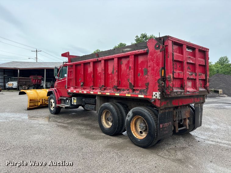 image for item DV4382 2001 Freightliner FL80 dump truck