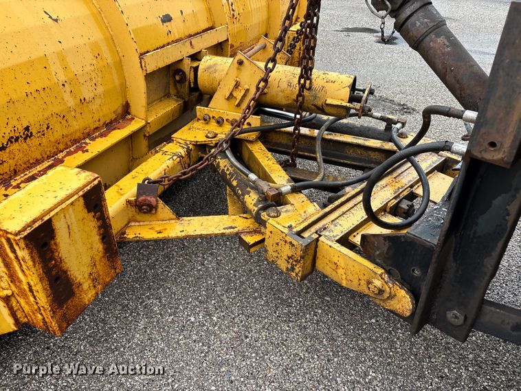 image for item DV4382 2001 Freightliner FL80 dump truck