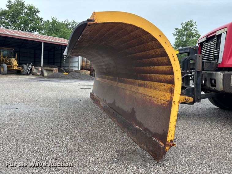 image for item DV4382 2001 Freightliner FL80 dump truck