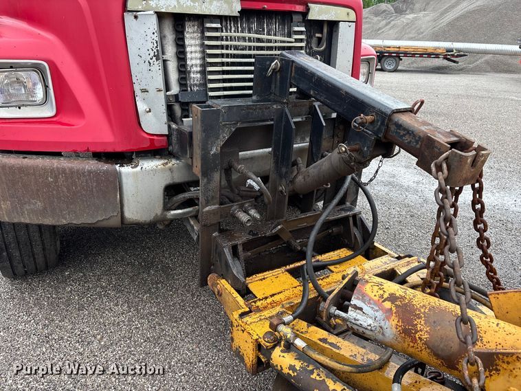 image for item DV4382 2001 Freightliner FL80 dump truck