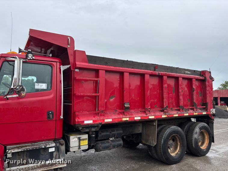 image for item DV4382 2001 Freightliner FL80 dump truck