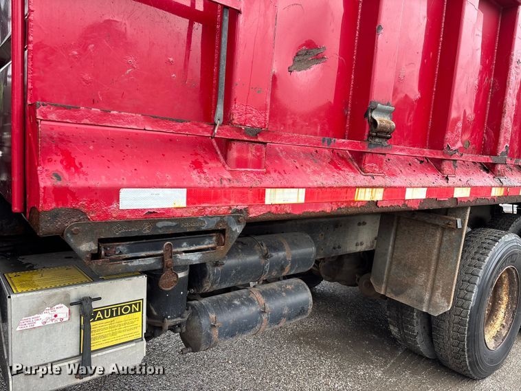 image for item DV4382 2001 Freightliner FL80 dump truck