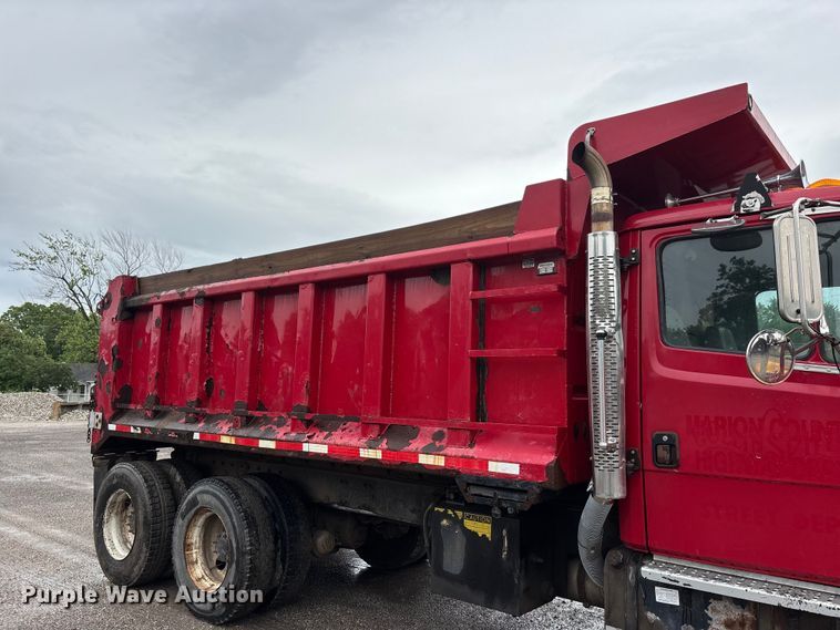 image for item DV4382 2001 Freightliner FL80 dump truck
