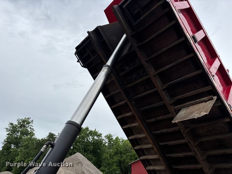 image for item DV4382 2001 Freightliner FL80 dump truck