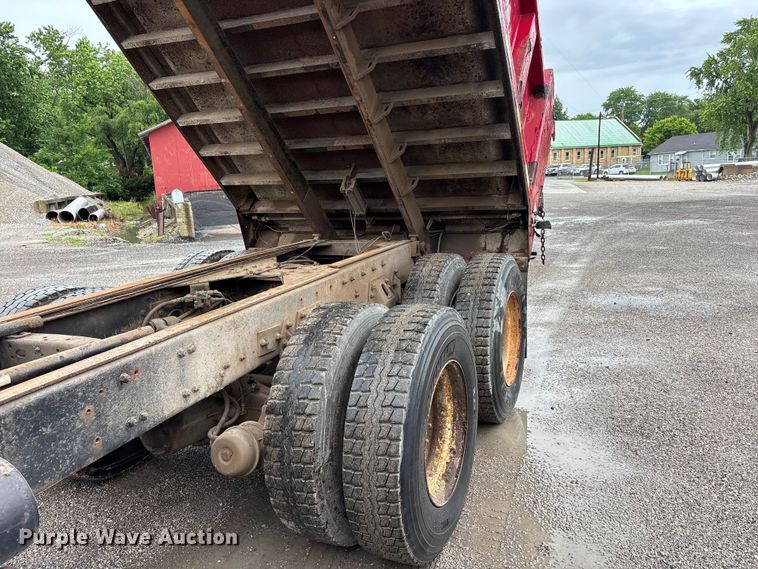 image for item DV4382 2001 Freightliner FL80 dump truck