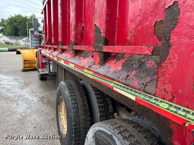 image for item DV4382 2001 Freightliner FL80 dump truck