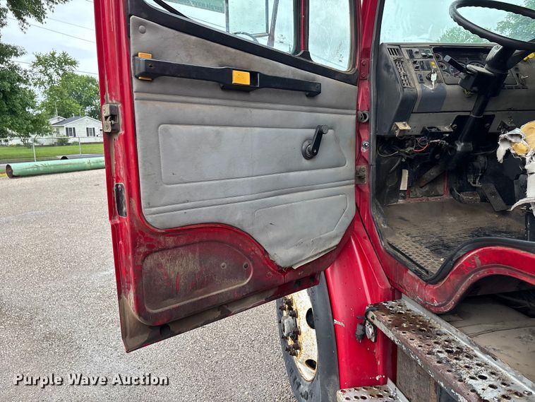 image for item DV4382 2001 Freightliner FL80 dump truck