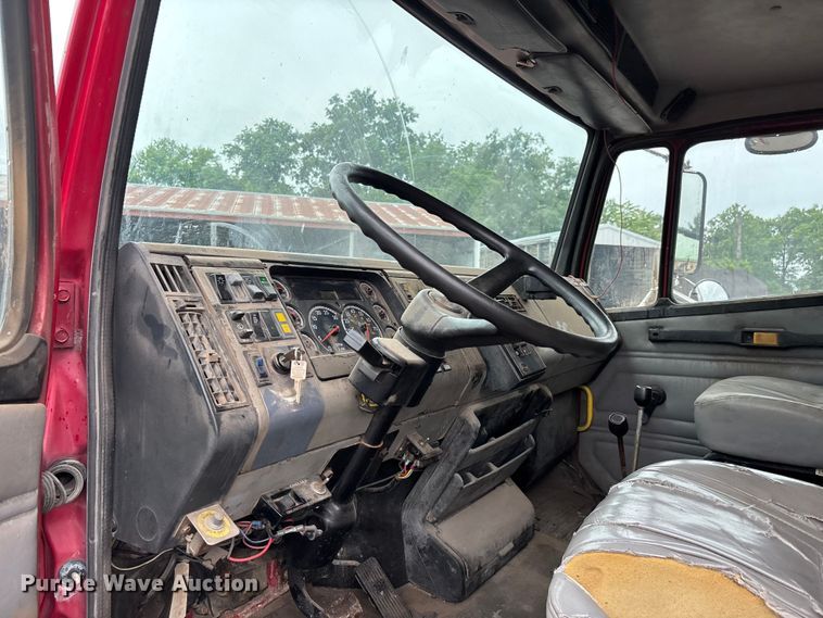 image for item DV4382 2001 Freightliner FL80 dump truck