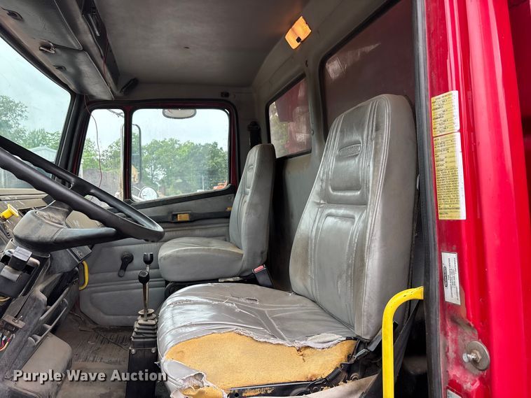 image for item DV4382 2001 Freightliner FL80 dump truck