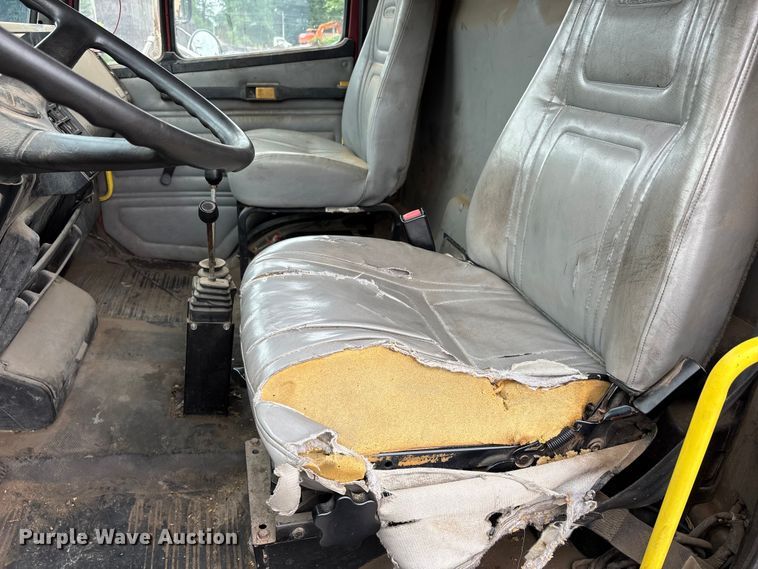 image for item DV4382 2001 Freightliner FL80 dump truck
