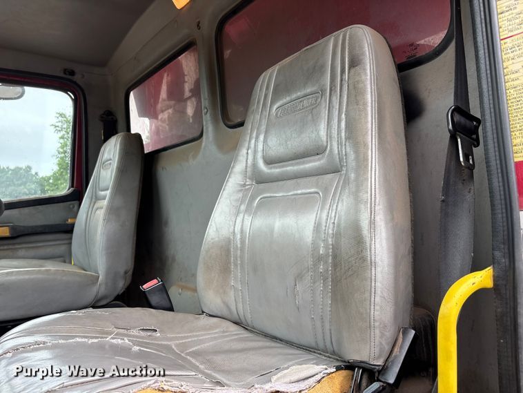 image for item DV4382 2001 Freightliner FL80 dump truck