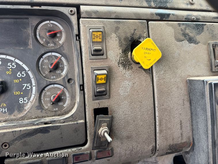 image for item DV4382 2001 Freightliner FL80 dump truck