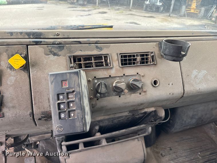image for item DV4382 2001 Freightliner FL80 dump truck