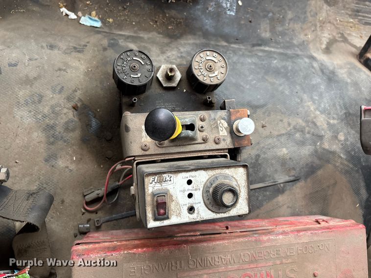 image for item DV4382 2001 Freightliner FL80 dump truck