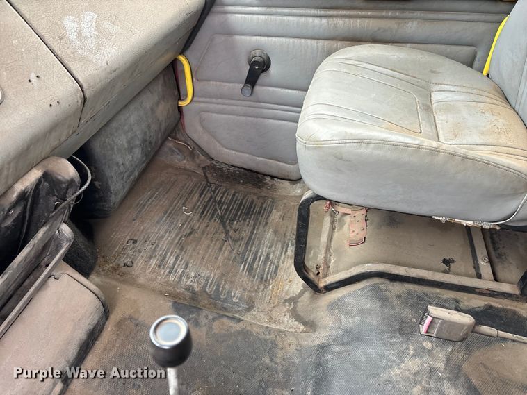 image for item DV4382 2001 Freightliner FL80 dump truck