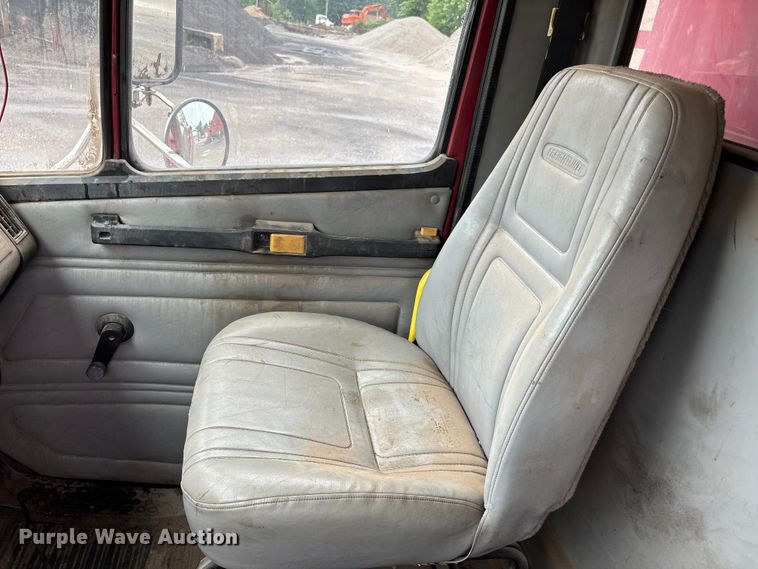 image for item DV4382 2001 Freightliner FL80 dump truck
