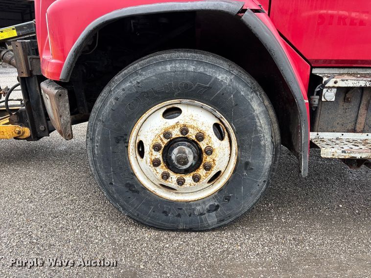 image for item DV4382 2001 Freightliner FL80 dump truck