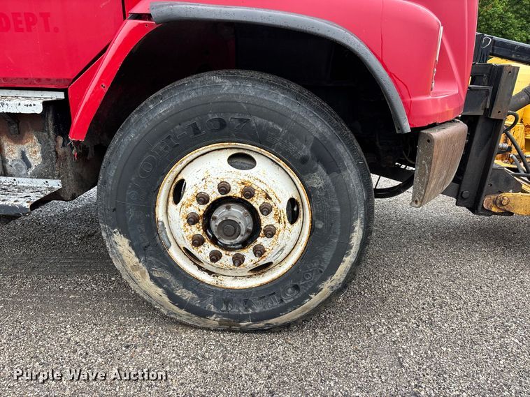 image for item DV4382 2001 Freightliner FL80 dump truck