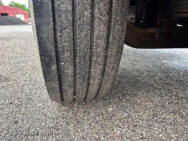 image for item DV4382 2001 Freightliner FL80 dump truck