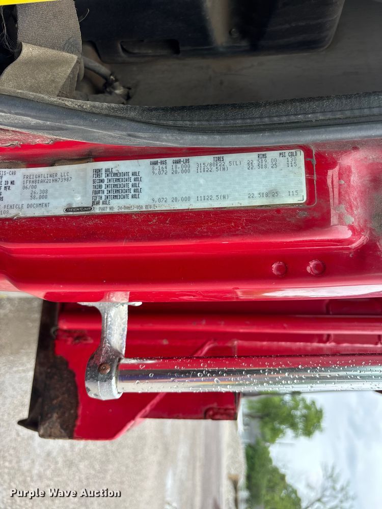 image for item DV4382 2001 Freightliner FL80 dump truck