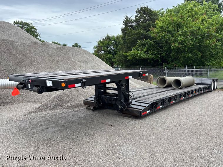 image for item DV4383 2007 Fontaine lowboy equipment trailer