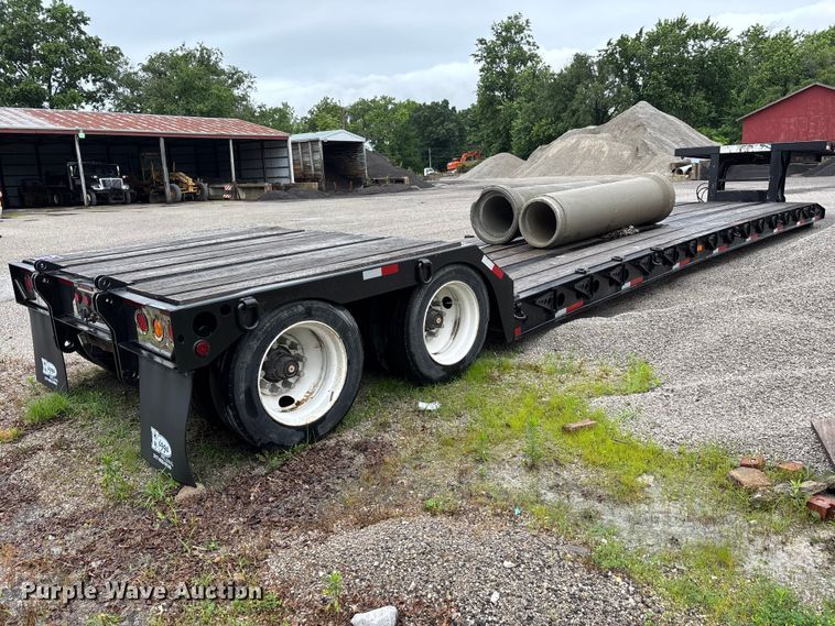 image for item DV4383 2007 Fontaine lowboy equipment trailer