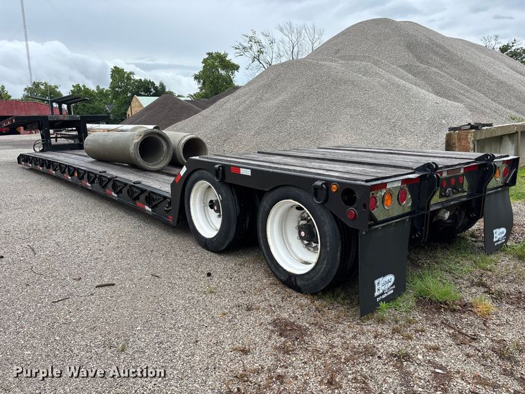 image for item DV4383 2007 Fontaine lowboy equipment trailer
