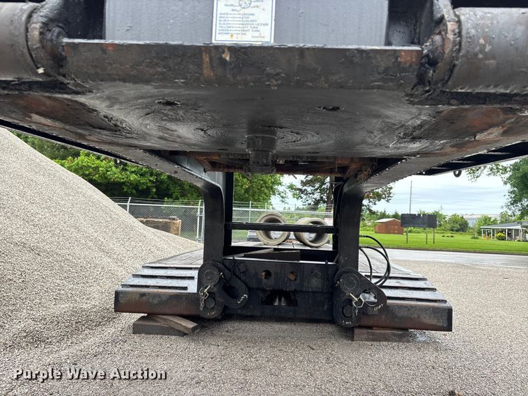 image for item DV4383 2007 Fontaine lowboy equipment trailer