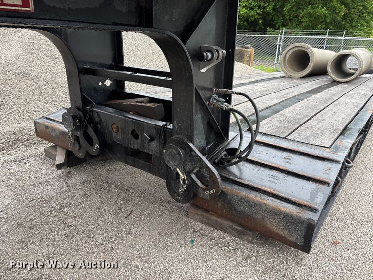 image for item DV4383 2007 Fontaine lowboy equipment trailer