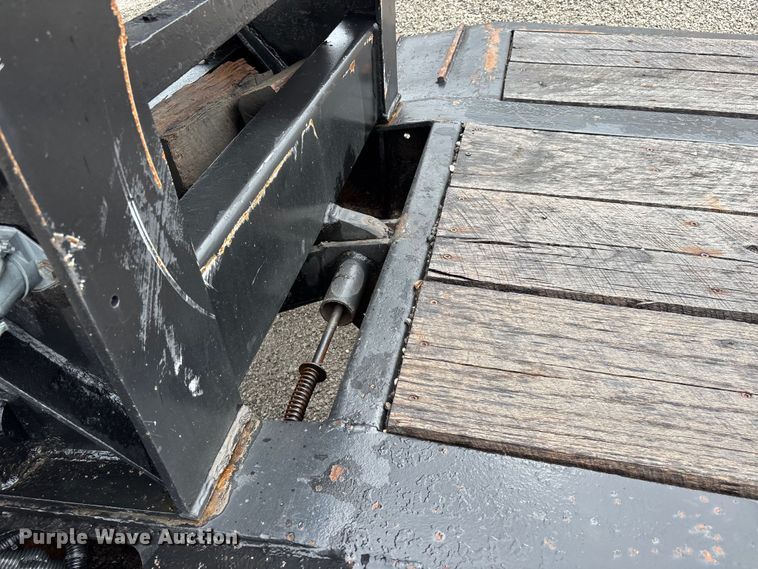 image for item DV4383 2007 Fontaine lowboy equipment trailer