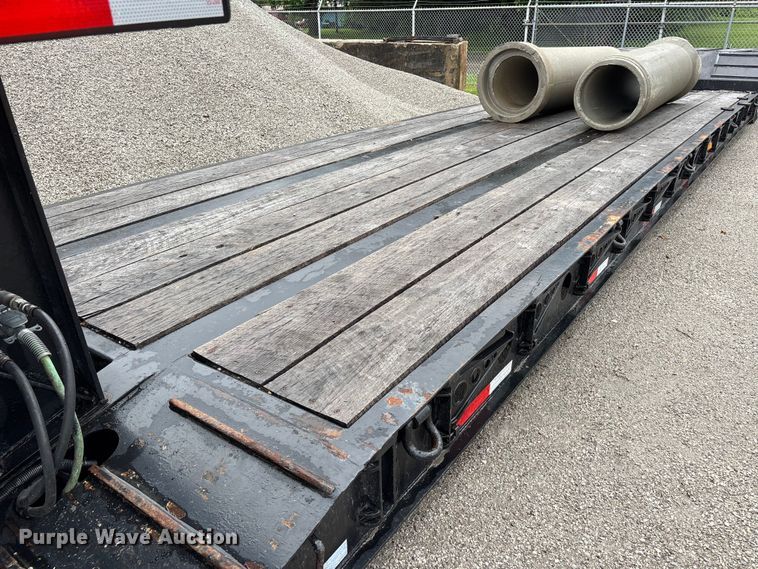 image for item DV4383 2007 Fontaine lowboy equipment trailer
