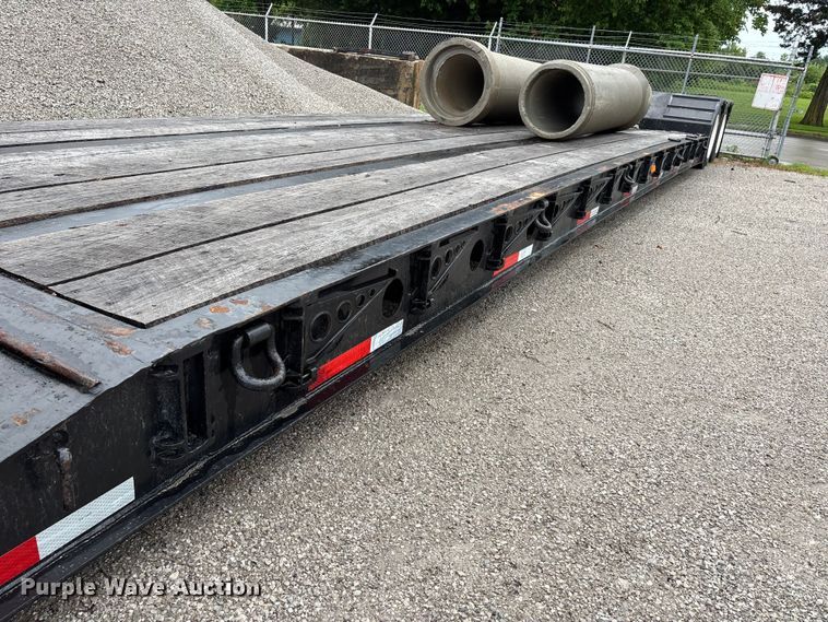 image for item DV4383 2007 Fontaine lowboy equipment trailer