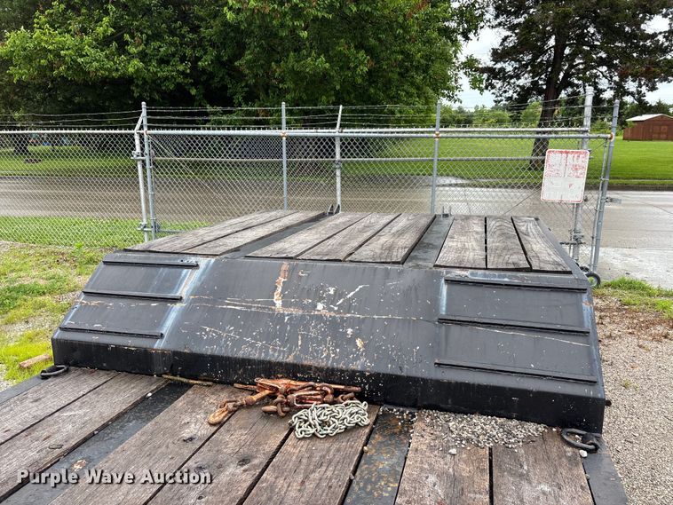 image for item DV4383 2007 Fontaine lowboy equipment trailer