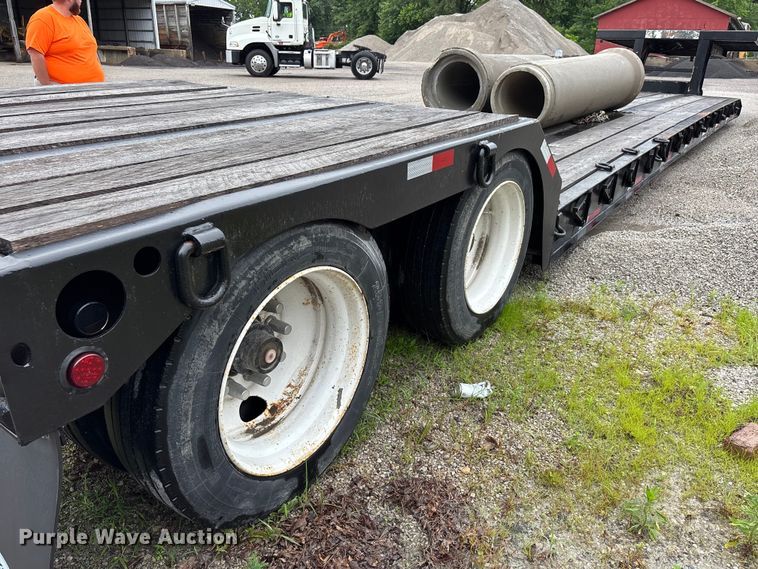 image for item DV4383 2007 Fontaine lowboy equipment trailer