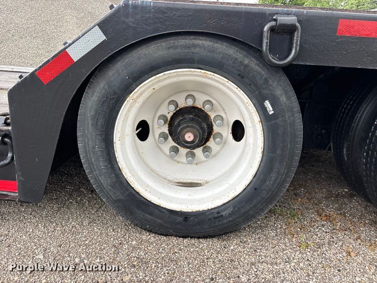 image for item DV4383 2007 Fontaine lowboy equipment trailer