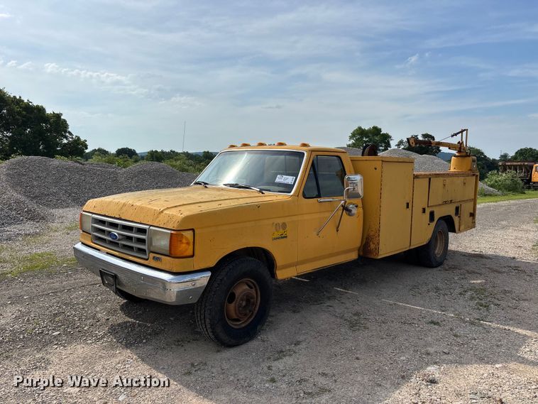 image for item DV4397 1991 Ford F350 utility bed pickup truck