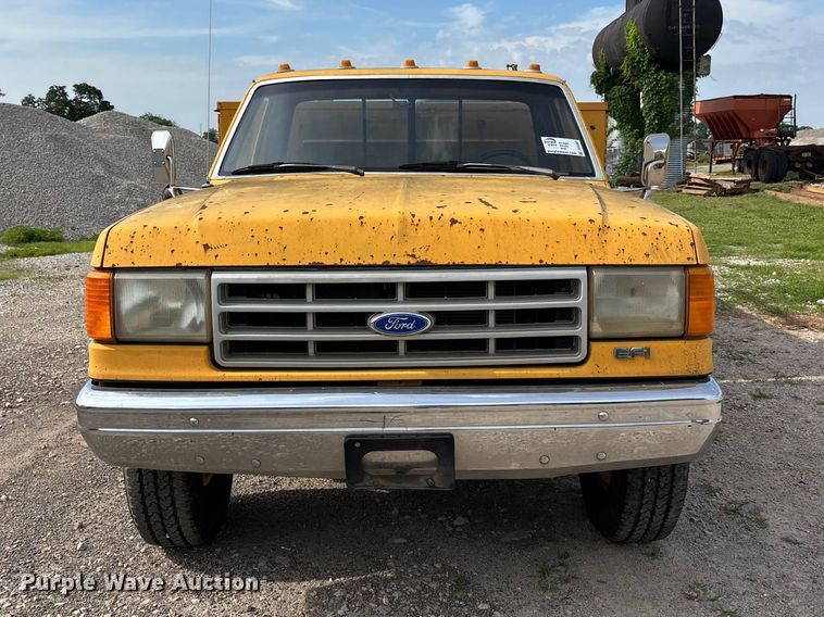 image for item DV4397 1991 Ford F350 utility bed pickup truck