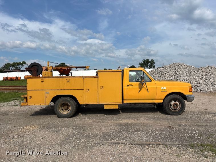 image for item DV4397 1991 Ford F350 utility bed pickup truck