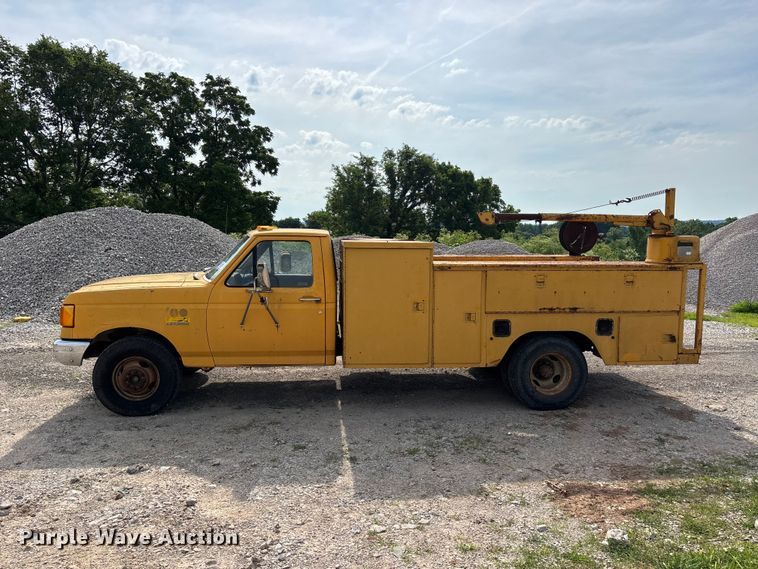 image for item DV4397 1991 Ford F350 utility bed pickup truck