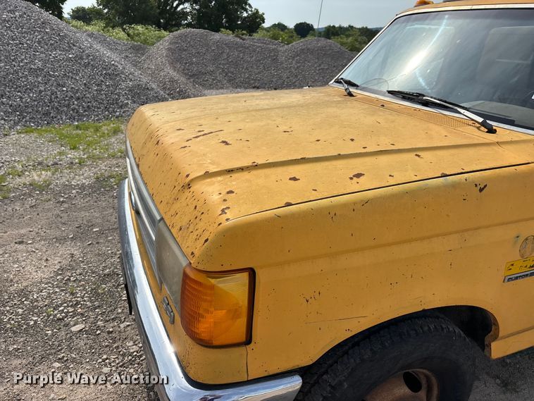 image for item DV4397 1991 Ford F350 utility bed pickup truck