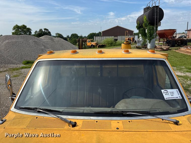 image for item DV4397 1991 Ford F350 utility bed pickup truck