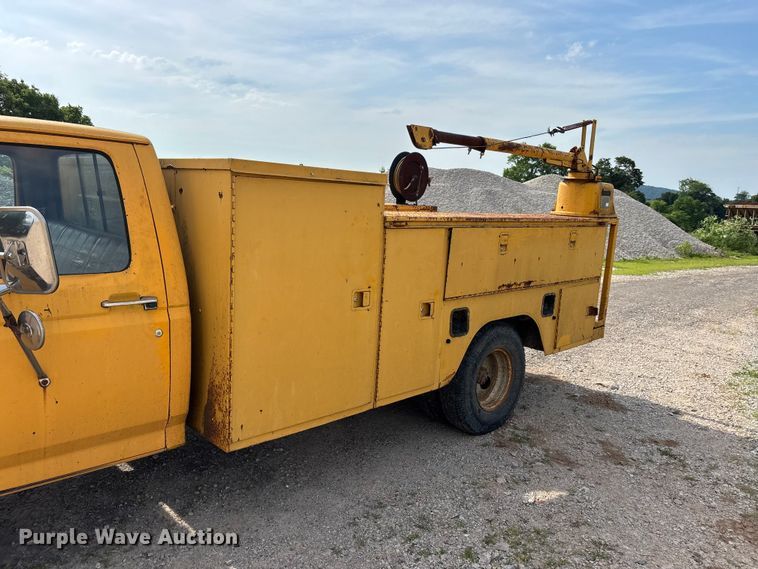 image for item DV4397 1991 Ford F350 utility bed pickup truck