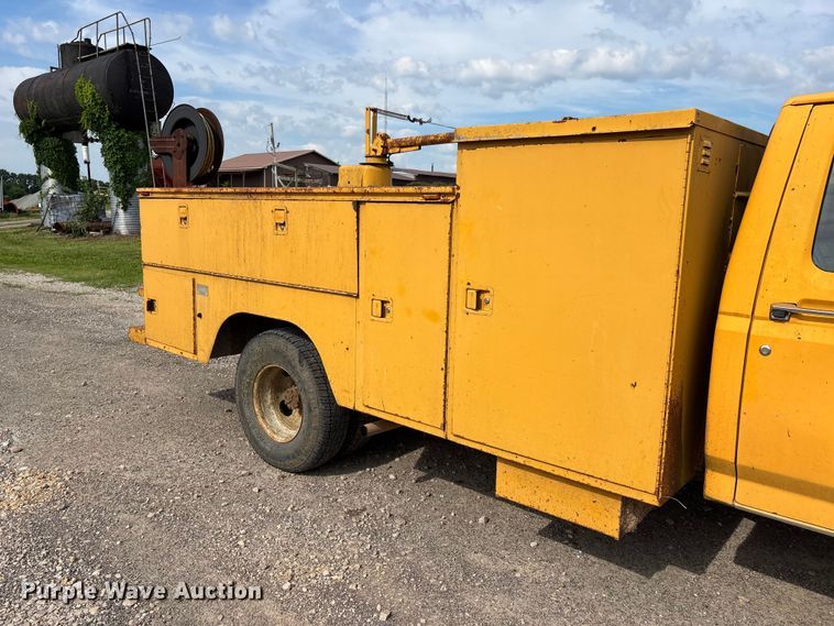 image for item DV4397 1991 Ford F350 utility bed pickup truck