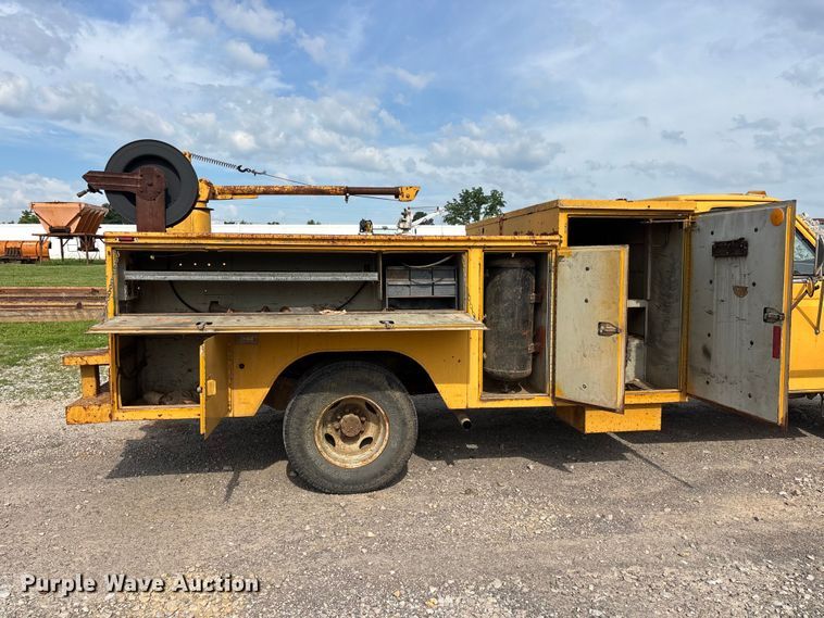 image for item DV4397 1991 Ford F350 utility bed pickup truck
