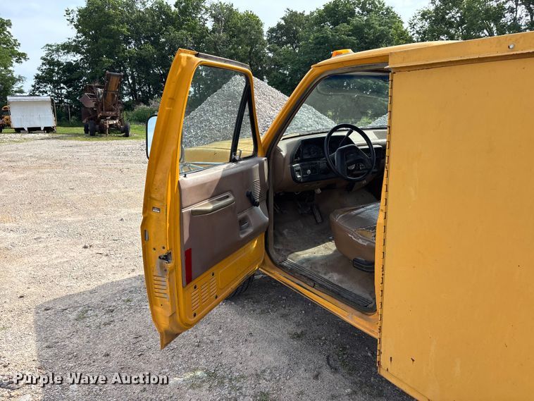 image for item DV4397 1991 Ford F350 utility bed pickup truck