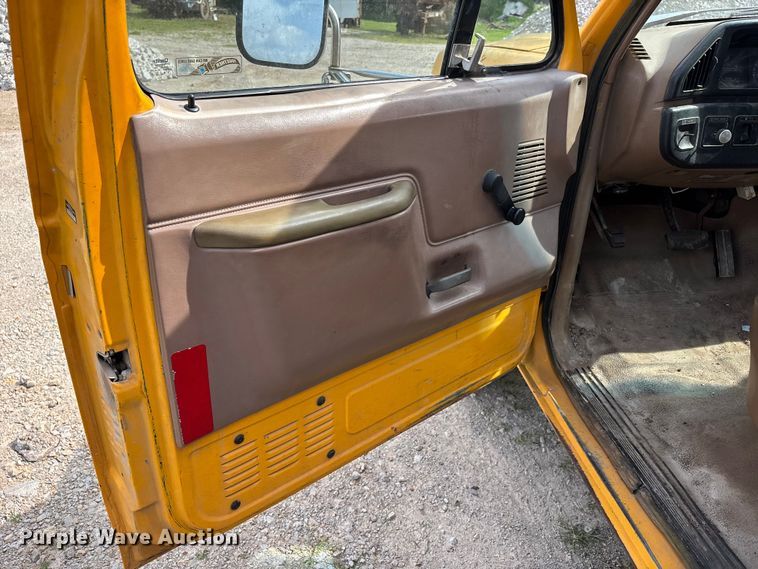image for item DV4397 1991 Ford F350 utility bed pickup truck