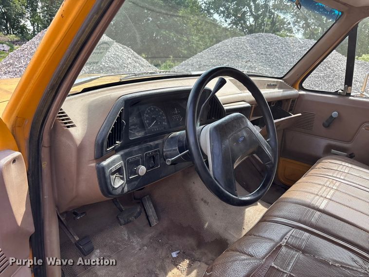 image for item DV4397 1991 Ford F350 utility bed pickup truck