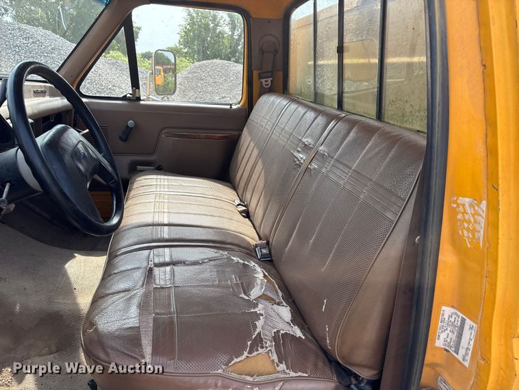 image for item DV4397 1991 Ford F350 utility bed pickup truck