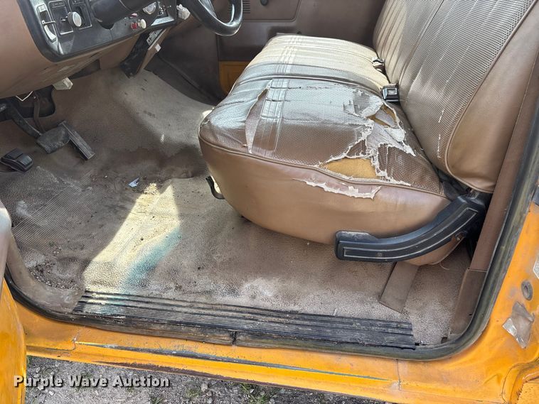 image for item DV4397 1991 Ford F350 utility bed pickup truck