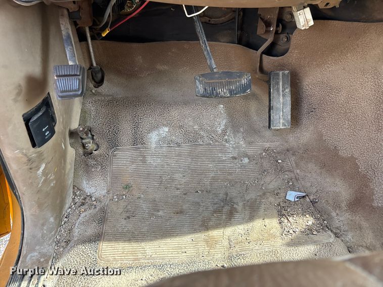image for item DV4397 1991 Ford F350 utility bed pickup truck